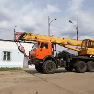 Pomarańczowa ciężarówka